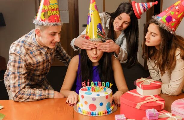 з днем народження дівчинці підлітку